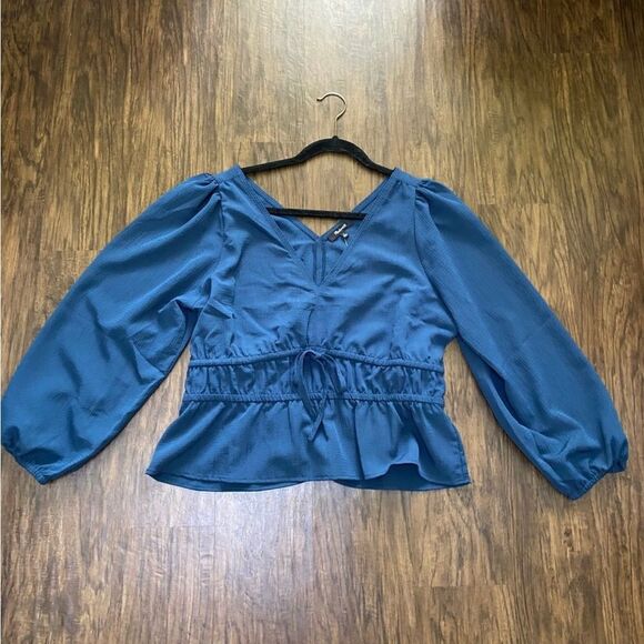 Madewell Tops - Madewell top in beautiful blue colore size L